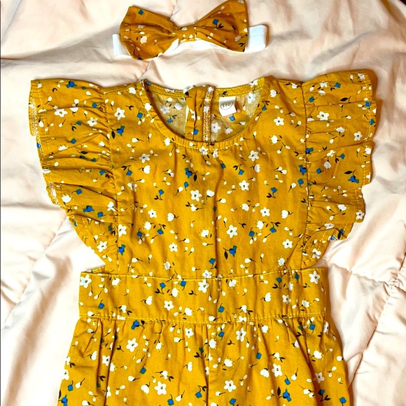 New Ruffle Sleeve Jumpsuit & headband - Picture 2 of 6